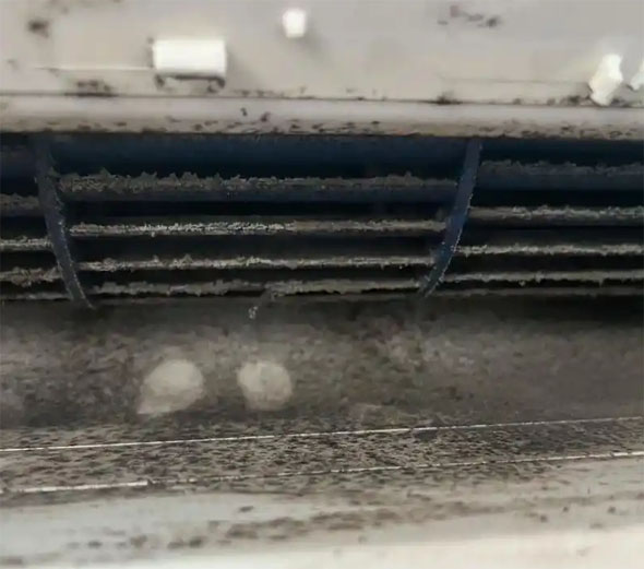 禹会空调吹的风有股烧焦味是怎么回事